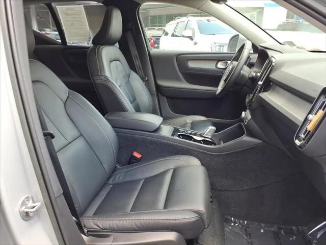 2023 Volvo XC40 B5 Plus Bright Theme