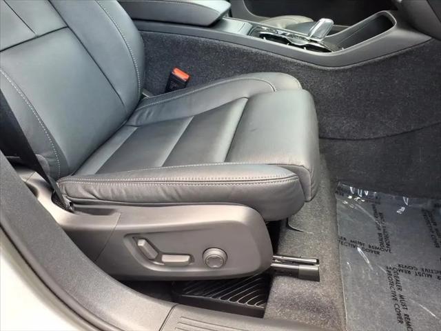 2023 Volvo XC40 B5 Plus Bright Theme
