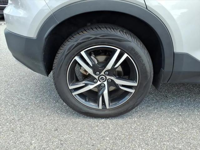2023 Volvo XC40 B5 Plus Bright Theme