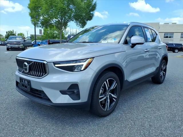 2023 Volvo XC40 B5 Plus Bright Theme