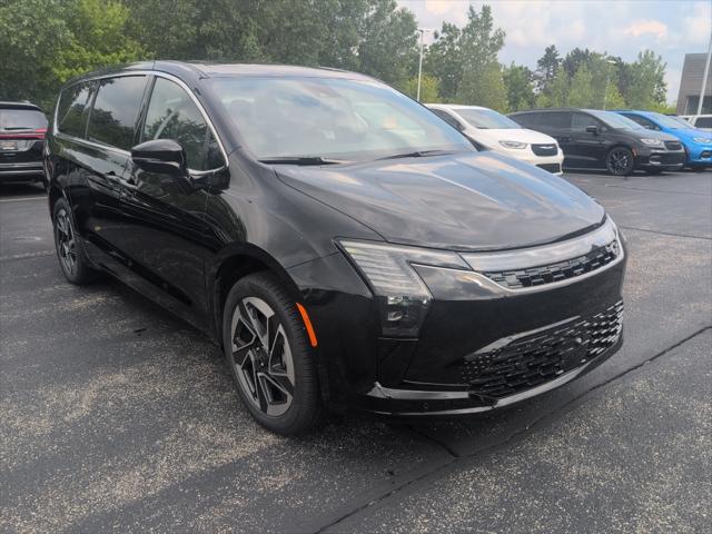 2027 Chrysler Pacifica Limited for sale in Slinger, WI