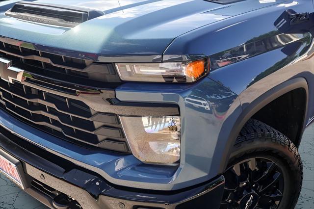 2025 Chevrolet Silverado 2500HD 4WD Crew Cab Standard Bed Custom