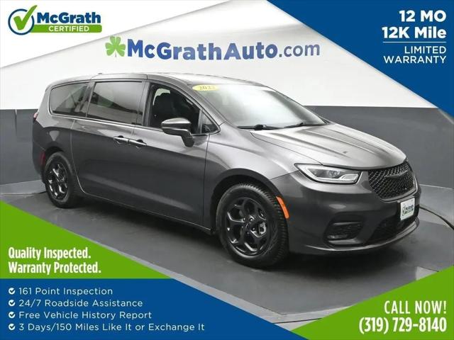 2022 Chrysler Pacifica Hybrid Touring L for sale in Cedar Rapids, IA