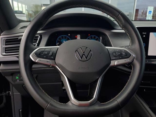 2025 Volkswagen Atlas Cross Sport 2.0T SE w/Technology