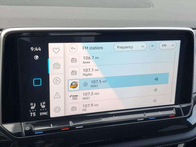 2025 Volkswagen Atlas Cross Sport 2.0T SE w/Technology