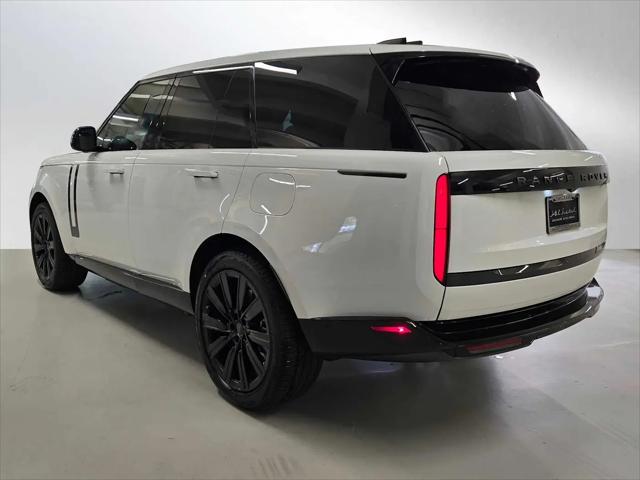 2026 Land Rover Range Rover P550e SE