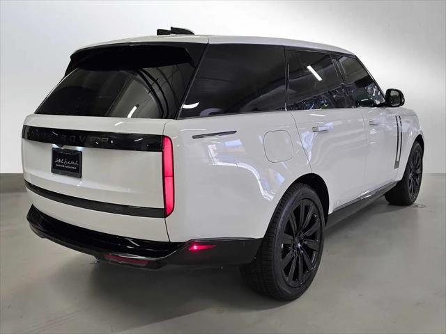 2026 Land Rover Range Rover P550e SE