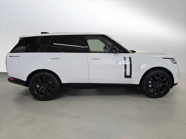 2026 Land Rover Range Rover P550e SE