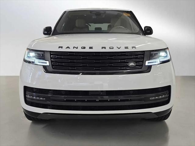 2026 Land Rover Range Rover P550e SE