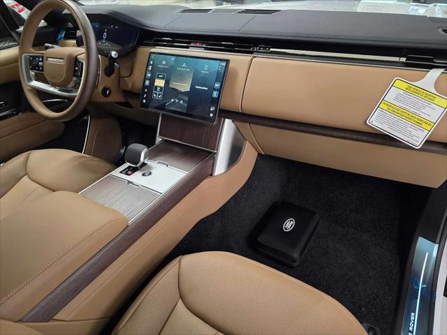 2026 Land Rover Range Rover P550e SE