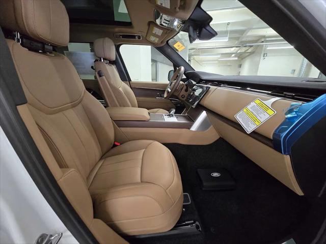 2026 Land Rover Range Rover P550e SE