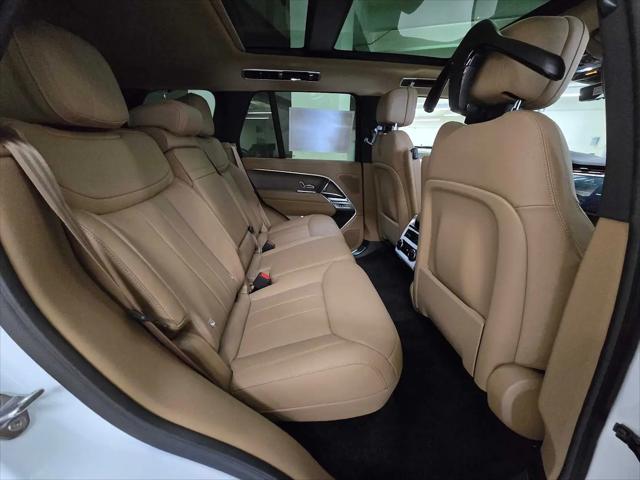 2026 Land Rover Range Rover P550e SE
