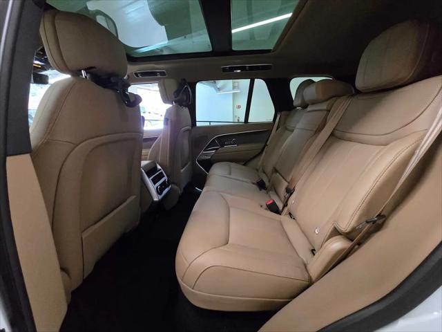 2026 Land Rover Range Rover P550e SE