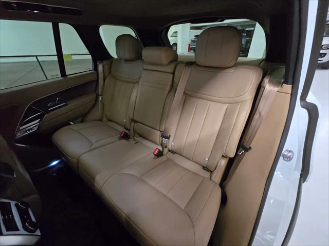 2026 Land Rover Range Rover P550e SE