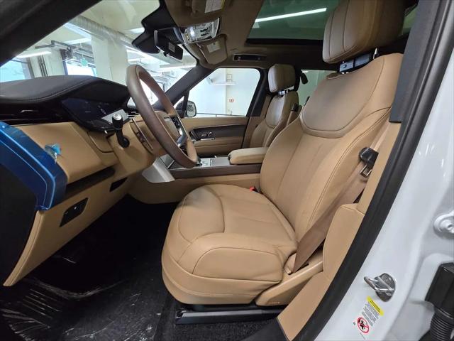 2026 Land Rover Range Rover P550e SE