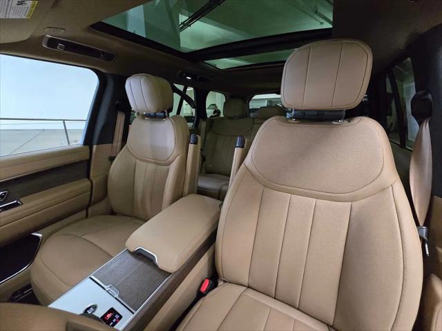 2026 Land Rover Range Rover P550e SE