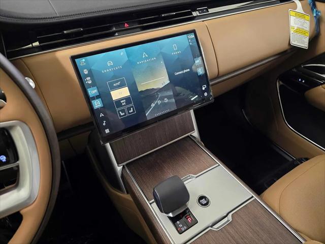 2026 Land Rover Range Rover P550e SE