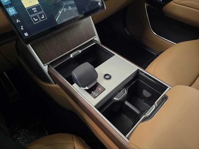 2026 Land Rover Range Rover P550e SE