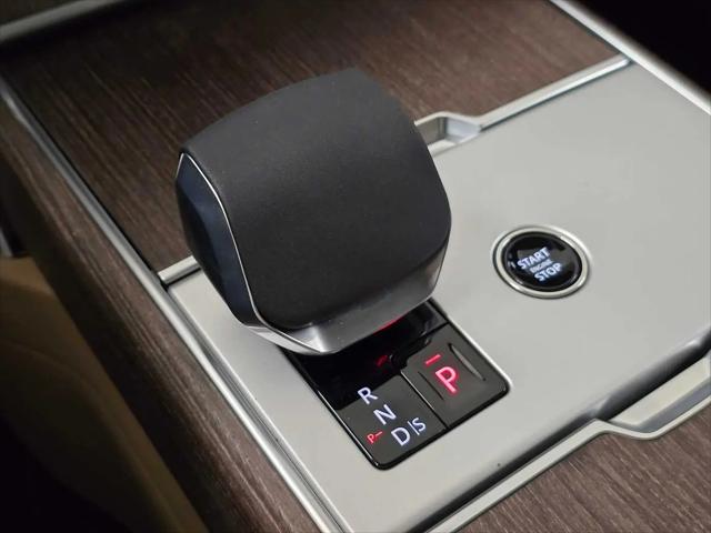 2026 Land Rover Range Rover P550e SE