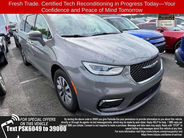 2022 Chrysler Pacifica Hybrid Touring L for sale in Knoxville, TN