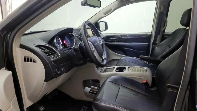 2016 Chrysler Town & Country Touring-L Anniversary Edition