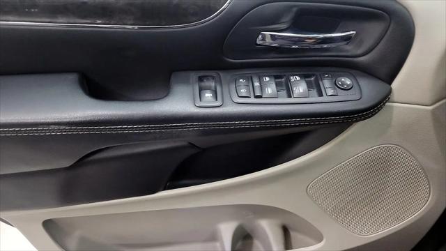 2016 Chrysler Town & Country Touring-L Anniversary Edition