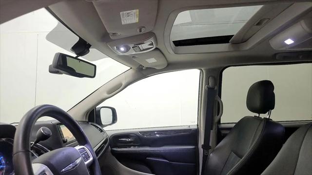 2016 Chrysler Town & Country Touring-L Anniversary Edition