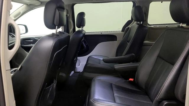 2016 Chrysler Town & Country Touring-L Anniversary Edition