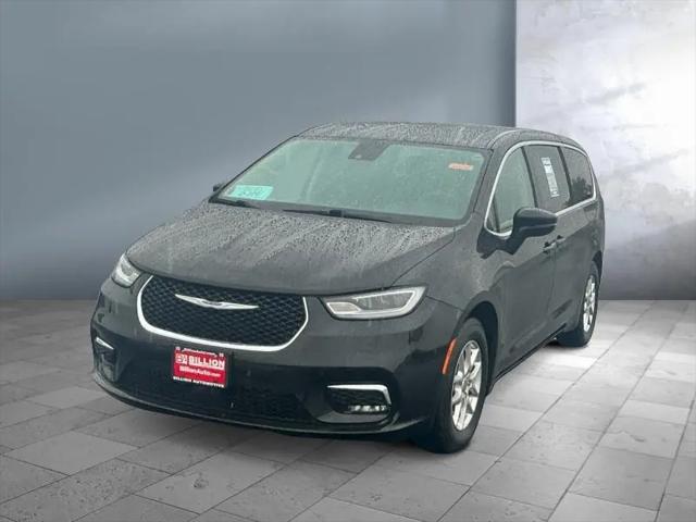 2023 Chrysler Pacifica Touring L for sale in Sioux Falls, SD