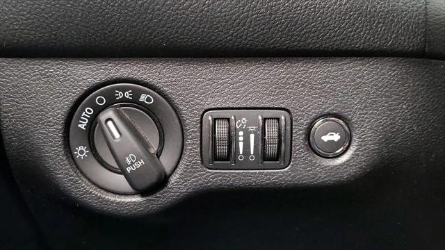 2016 Dodge Challenger SXT Plus