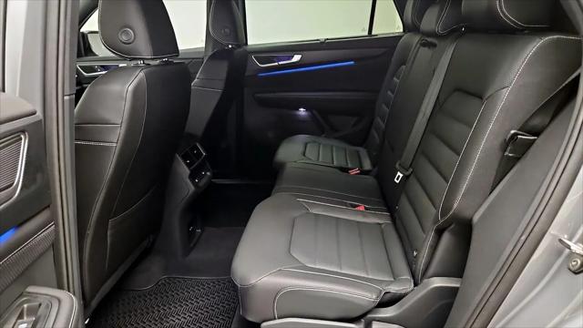 2025 Volkswagen Atlas Cross Sport 2.0T SEL R-Line Black