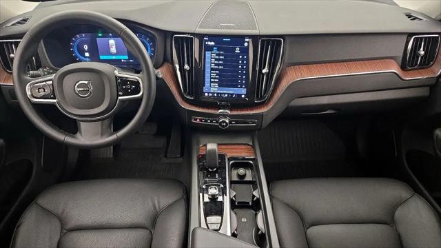 2023 Volvo XC60 B5 Plus Dark Theme