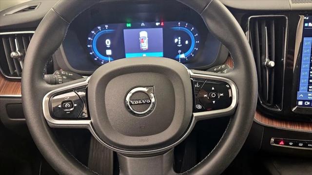 2023 Volvo XC60 B5 Plus Dark Theme