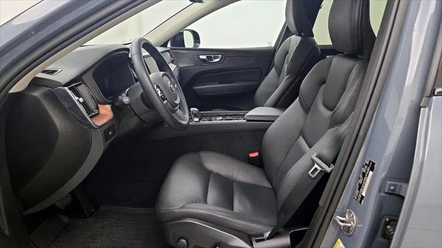 2023 Volvo XC60 B5 Plus Dark Theme