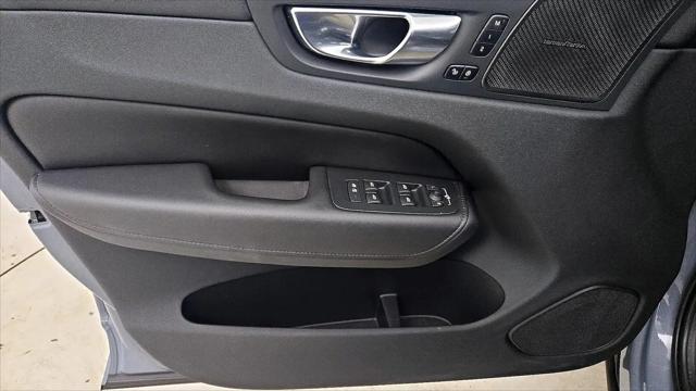 2023 Volvo XC60 B5 Plus Dark Theme