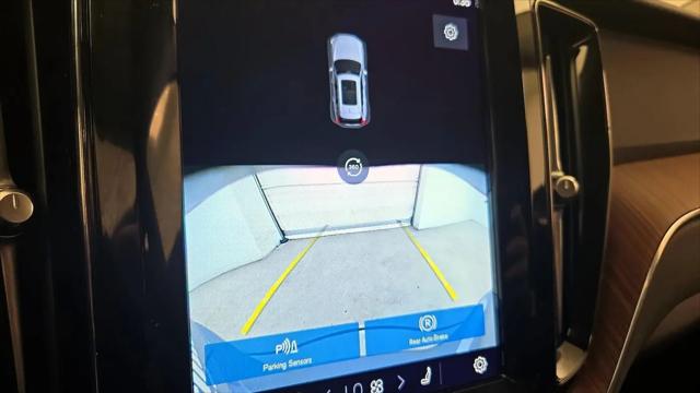 2023 Volvo XC60 B5 Plus Dark Theme