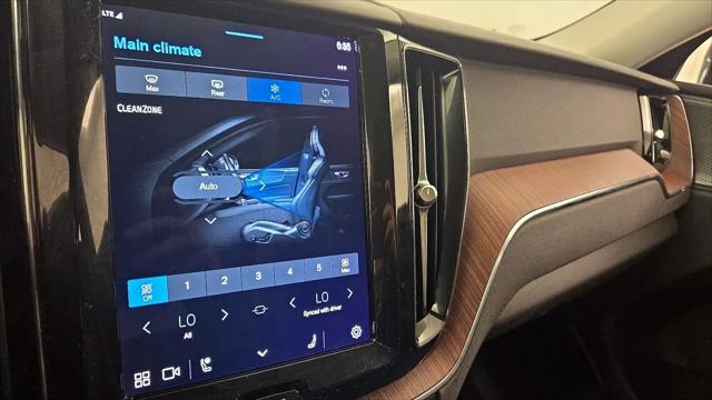 2023 Volvo XC60 B5 Plus Dark Theme