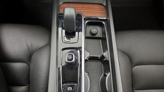 2023 Volvo XC60 B5 Plus Dark Theme