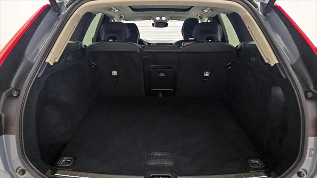 2023 Volvo XC60 B5 Plus Dark Theme