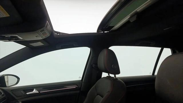 2017 Volkswagen Golf GTI SE 4-Door
