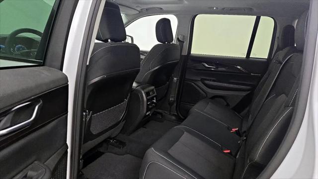 2023 Jeep Grand Cherokee Laredo 4x4