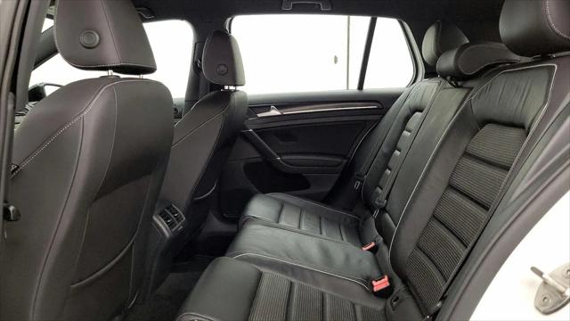 2019 Volkswagen Golf R 2.0T w/DCC & Navigation