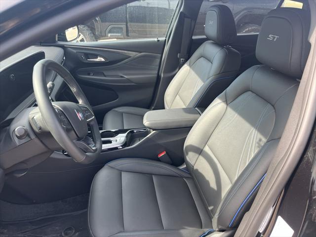 2025 Buick NV Sport Touring FWD