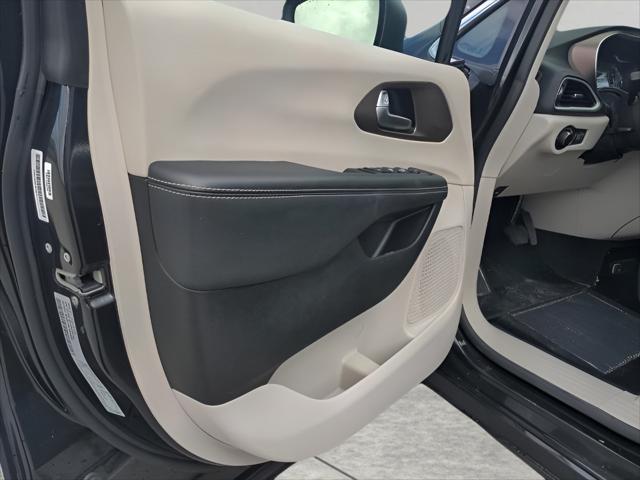 2024 Chrysler Voyager LX