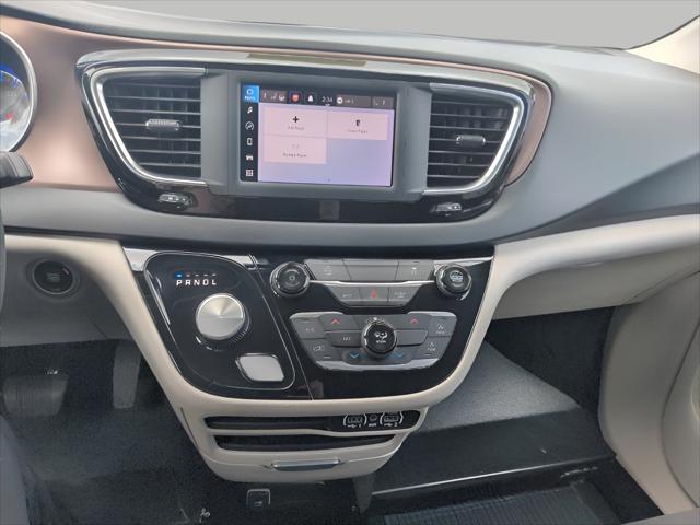 2024 Chrysler Voyager LX