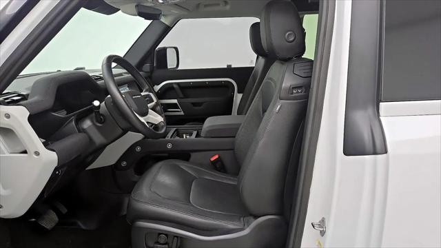 2023 Land Rover Defender 90 SE