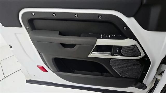 2023 Land Rover Defender 90 SE