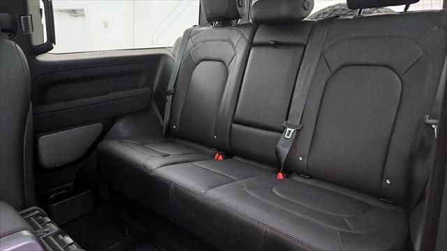 2023 Land Rover Defender 90 SE