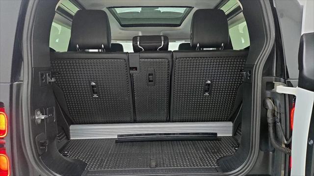 2023 Land Rover Defender 90 SE