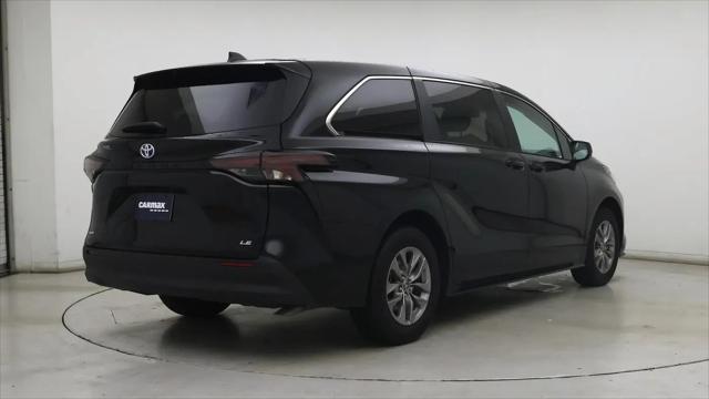 2025 Toyota Sienna LE